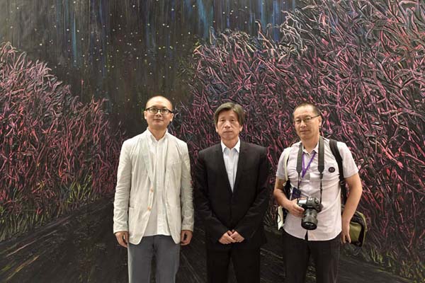 中：中央美术学院院长范迪安；右：中央美术学院造型学院院长马路；左：当代艺术家唐华伟