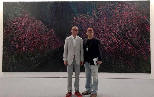 左：当代艺术家唐华伟；右：台湾画廊总监